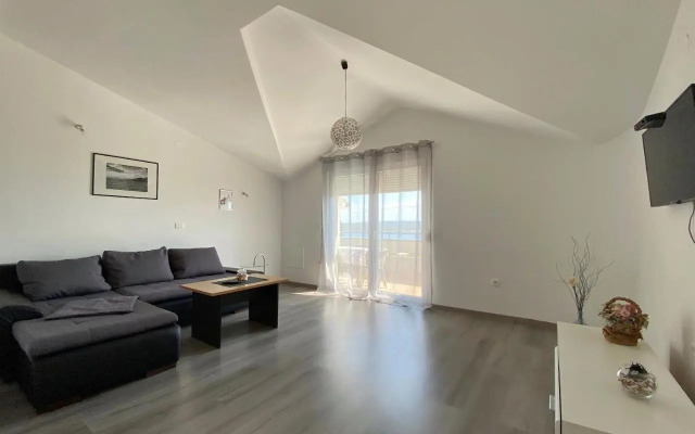 Apartments with a parking space Maslenica, Novigrad - 12636