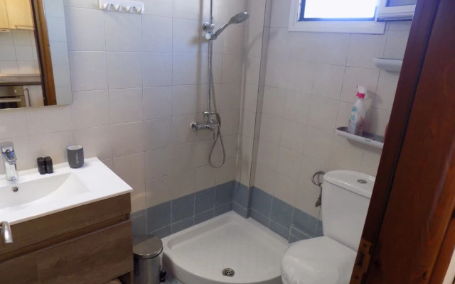 Central Cute 2Bd Balcony apt in Skiathos