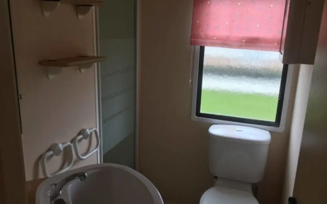 Beautiful 2 Bedroom 6 Berth Seaside Caravan