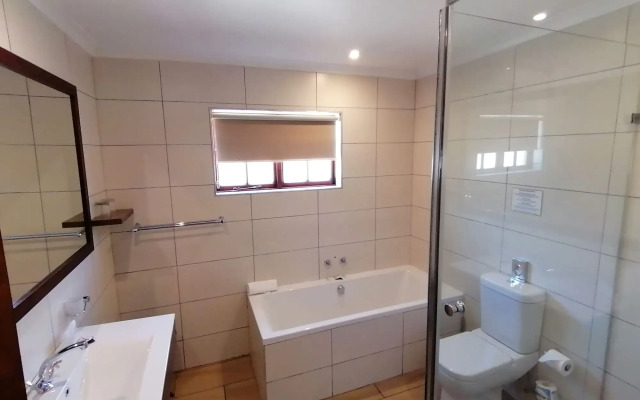 Eight Bells Mountain Inn