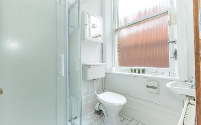 Spacious 1BR Period Apartment Hampstead