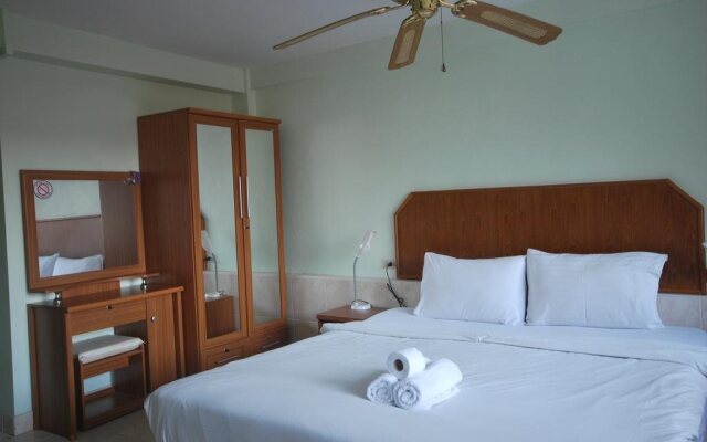 Kingfisher House And Bar