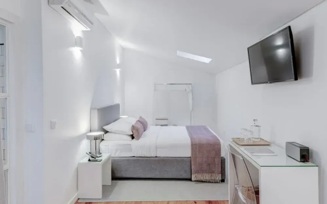 Miragaia Riverside Suites.