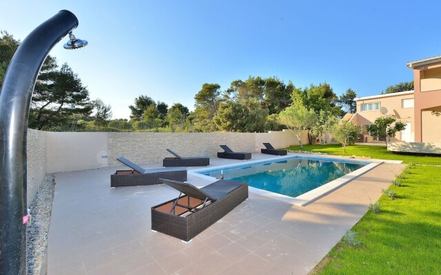 Lovely Villa in Vir With Swimming Pool