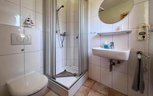 Apartes-Ferienhaus-10-in-der-Ferienanlage-Wohnpark-Weser-in-Doese