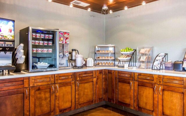 Econo Lodge University