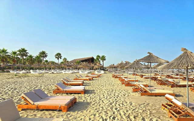 Aqua Bliss Apartment