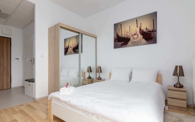 Wola Chic Brown Studio