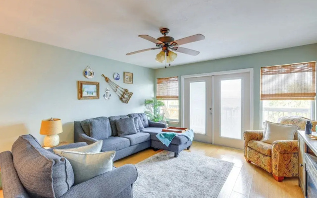 Beach & Pool Access at Condo on Cedar Key!