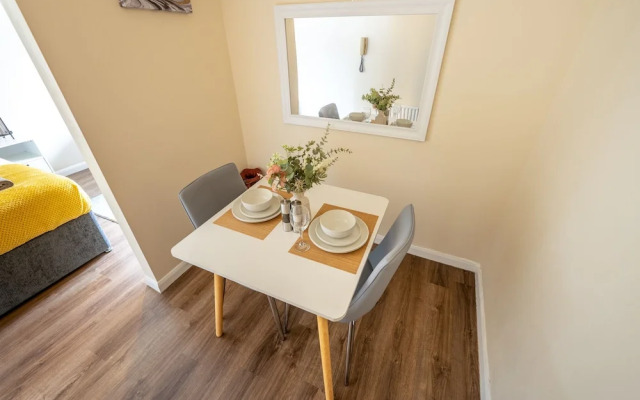 Staines Studio Apartment - Heathrow