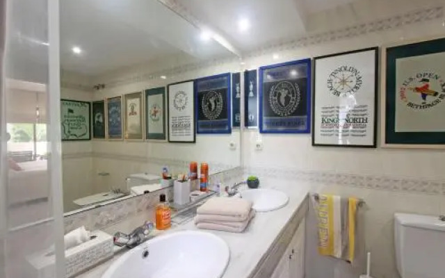 1104 First Line Beach Apartment Golden Beach Pool