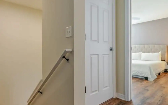 Remodeled Gem - Comfort and Location