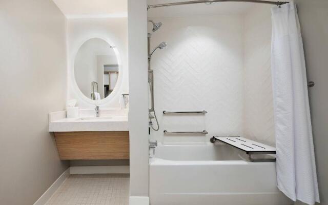 Towneplace Suites By Marriott Tampa East/I-4