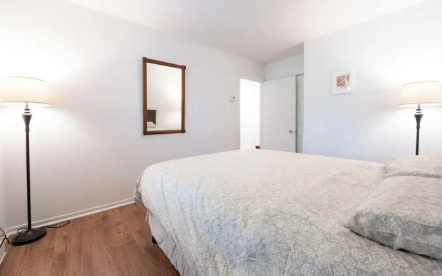 Rue Drolet 2-Bedroom Apartment