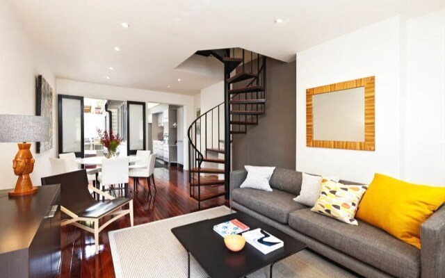 Spacious City 2 BR House - Fit 6 PP