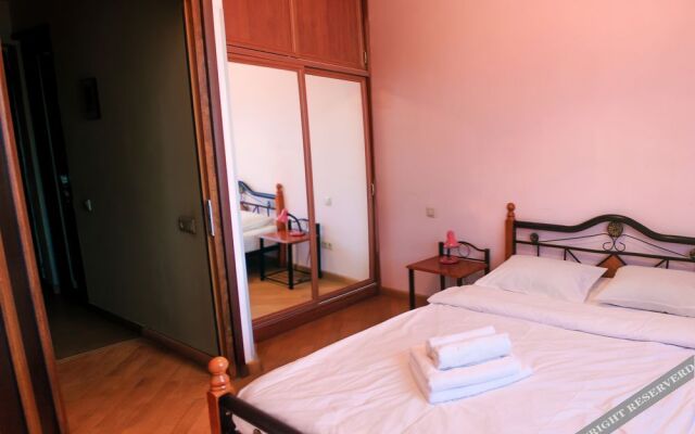 Lux Central Apartments