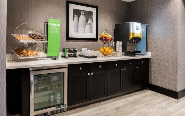 Hampton Inn & Suites Wixom