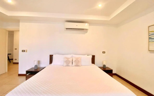 Upscale 2bdr with Jacuzzi - Beach - Fast wifi - Gym