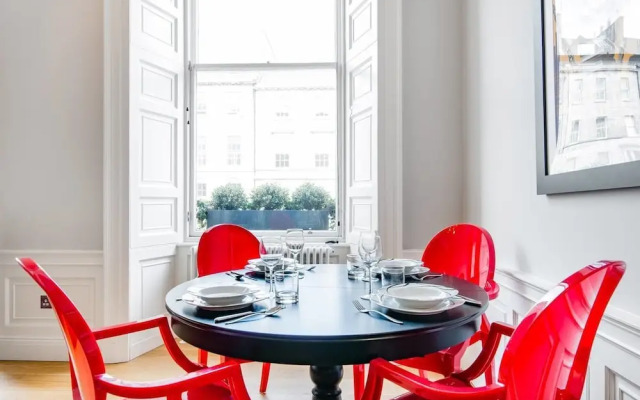 JOIVY York Place Apartment in Georgian City Centre Building