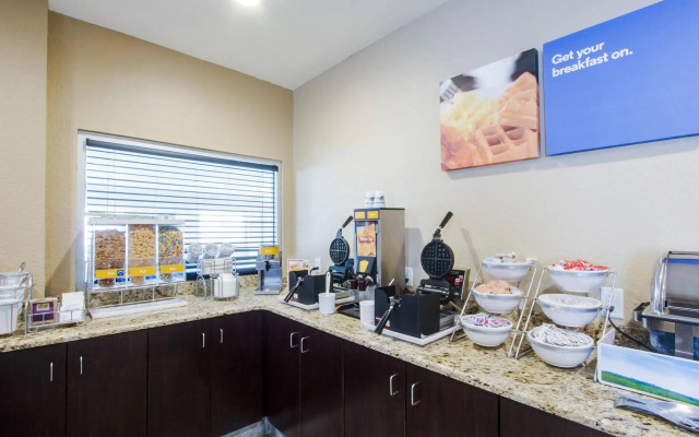 Comfort Inn & Suites Bellevue - Omaha Offutt AFB