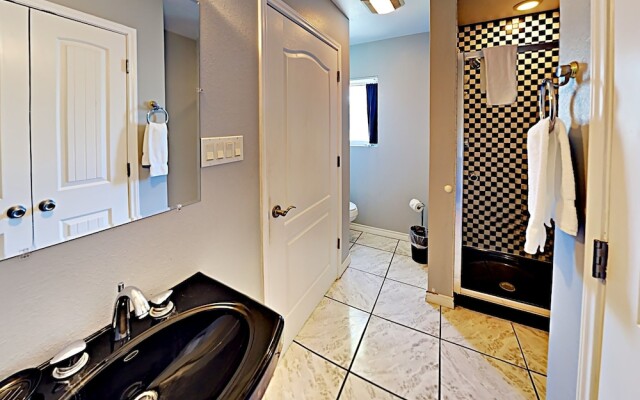 121 12Th Street - Three Bedroom Home