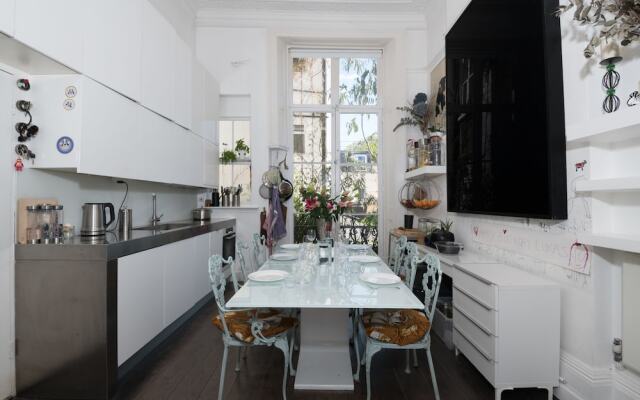 Stunning Paddington Home by Hyde Park