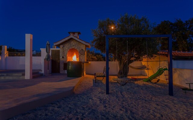 Beautiful Home in Kanica With Wifi and 2 Bedrooms