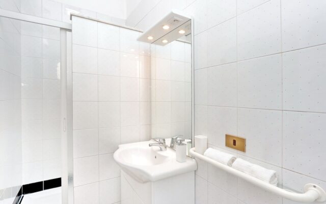 Chic Modern Apartment