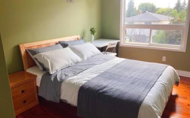 Nice rooms with private bath in Mid Town Toronto