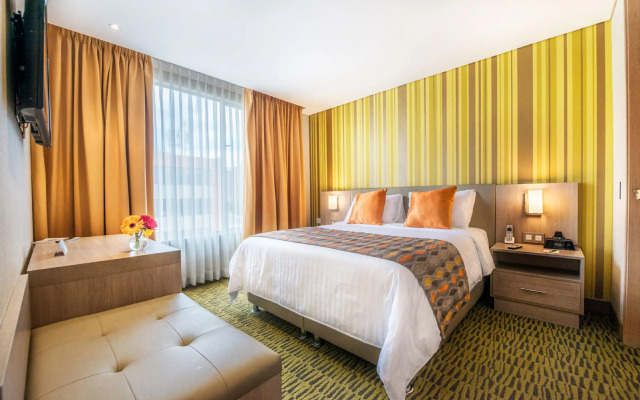 Hotel Plaza Suites