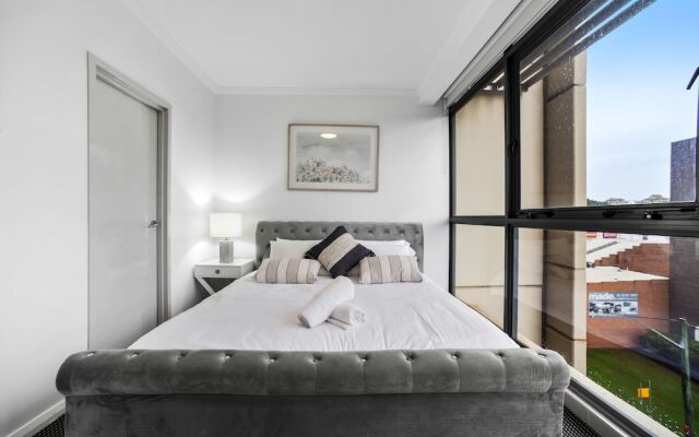 Stylish and Spacious Apt with Double Living Room