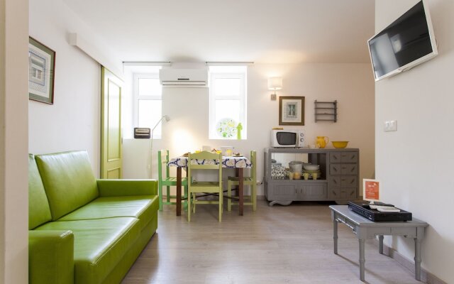 ALTIDO Charming 2BR Apt w/ workspace at the heart of Alfama