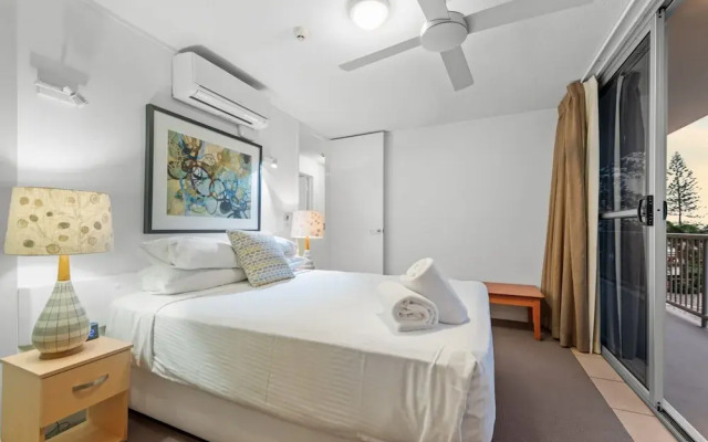 Stylish 3BR Oceanfront Stay by Mooloolaba Esp