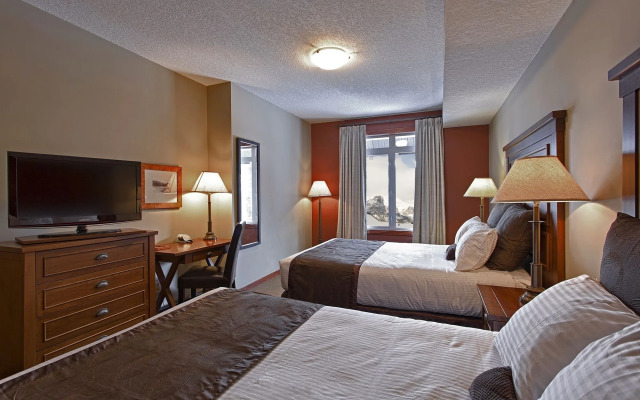 Blackstone Mountain Lodge by CLIQUE