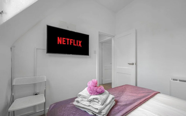 Mortimer s Mood - Fitzrovia - by Frankie Says