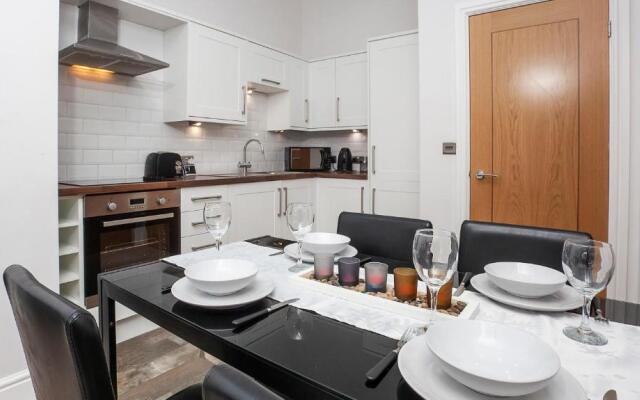 Apartment 4 The Keyes- Stunning & Stylish Apartment With Free Parking