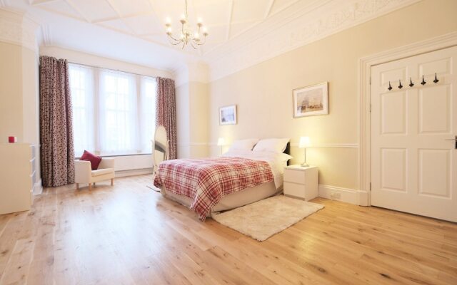 Amazing 3-bedroom Garden Flat for 6 in Ealing