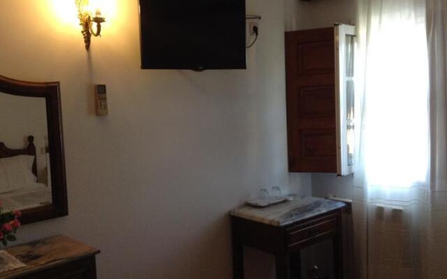 Pensão Residencial Trinas Lda