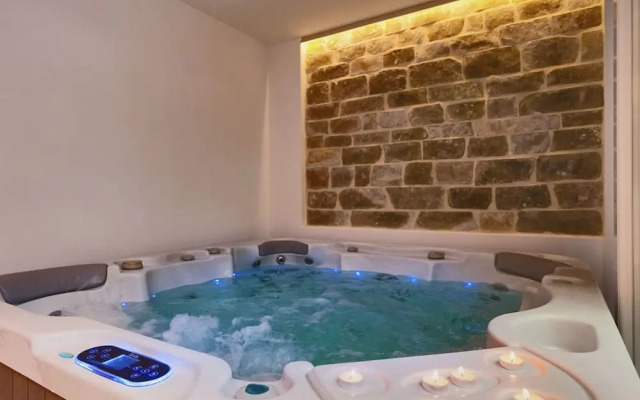 Sea-view Villa in Bol with Hot Tub, Sauna, Whirlpool