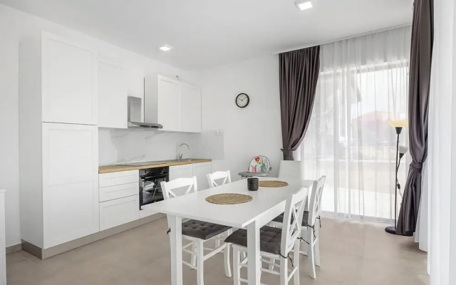 Modern Apartment, 300m From the Beach