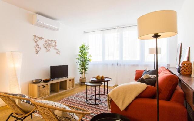 Amazing City Center 2 bdr flat!