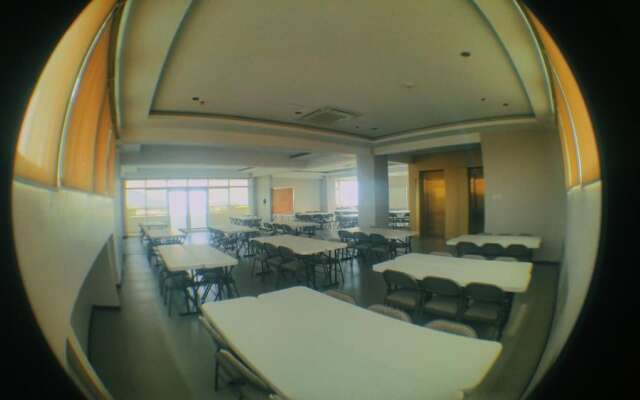 Dalian Peak Hotel