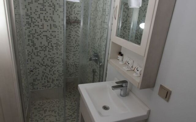 Double Inn Marina Hotel