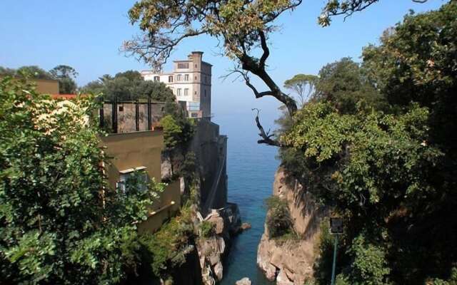 Vesuvio House