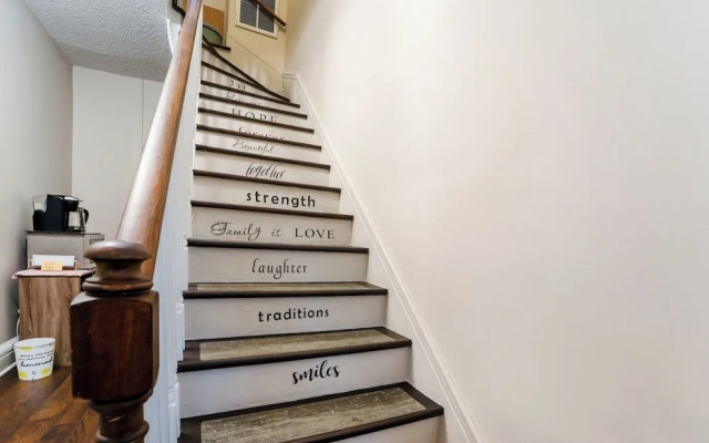 Central 4BR Historic Gem Near Colleges