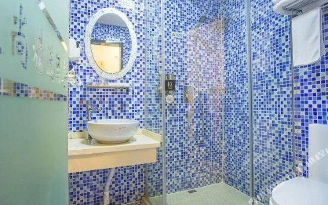 Shanghai Aishang Collection Hotel (Caohejing Hongmei Road Subway Station)