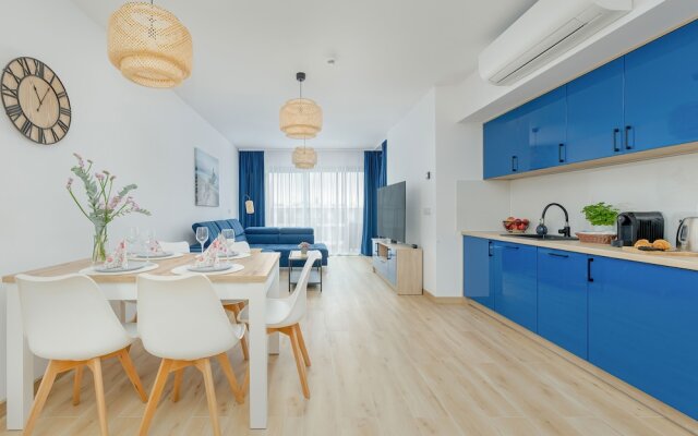 Blue Apartment With Sea View by Renters
