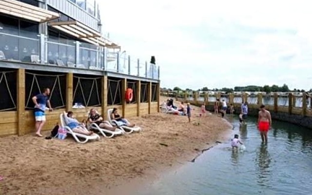 The Luxury break Sleeps 6 at 44 Kingfisher Court South facing