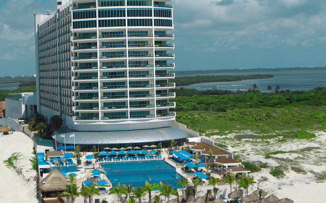 Отель Seadust Cancun Family Resort