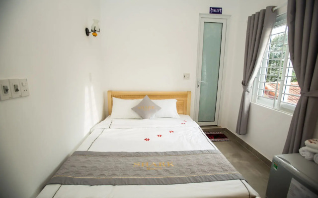 Shark Hotel - Hostel